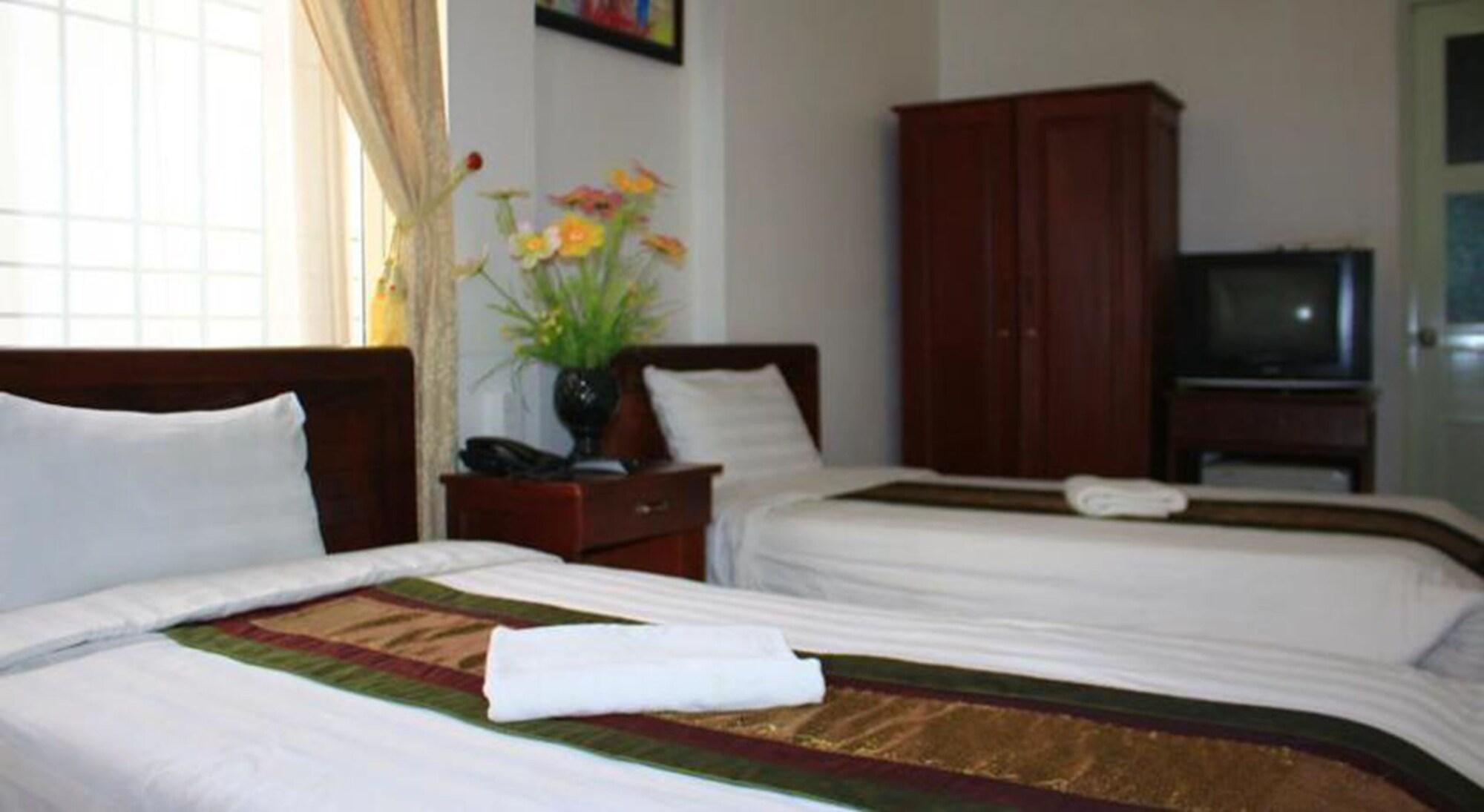 Hoan Kiem Lake Hotel - Hanoi — Photos 2