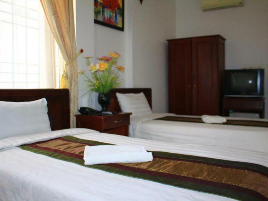 Hoan Kiem Lake Hotel - Hanoi — Photos 1